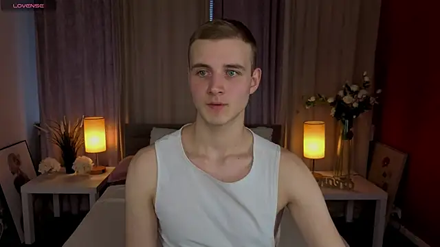 Snapshot of HereAlexColee chatting on 02/18/26, 02:13 HereAlexColee online show from 02/18/26, 02:13