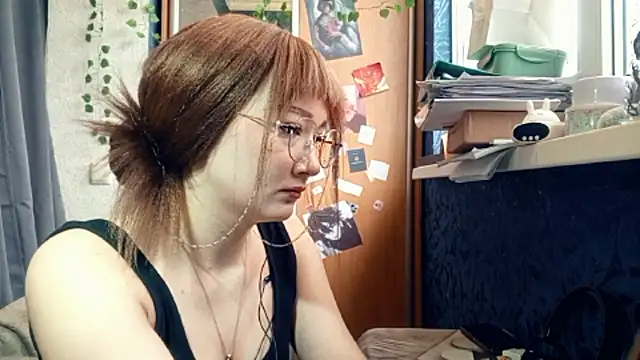 Snapshot of PhoebePalmer chatting on 03/05/26, 12:23 PhoebePalmer online show from 03/05/26, 12:23