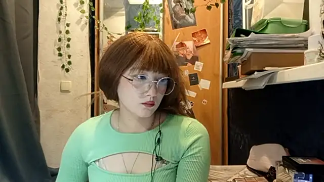 Snapshot of PhoebePalmer chatting on 03/09/26, 08:13 PhoebePalmer online show from 03/09/26, 08:13