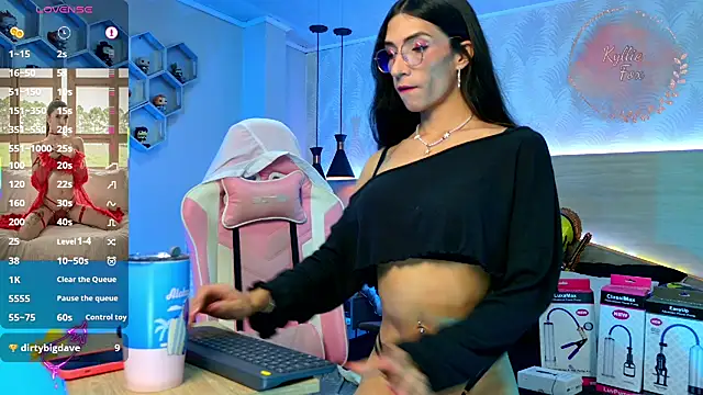 kylliefox  online show from 10/15/25, 01:33