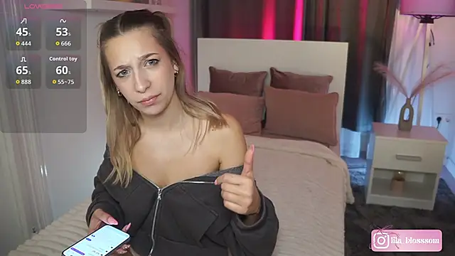 Snapshot of LilaaBlossom chatting on 02/13/26, 04:25 LilaaBlossom online show from 02/13/26, 04:25