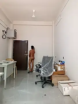 chocolatesboy143 online show from 05/18/26, 07:14
