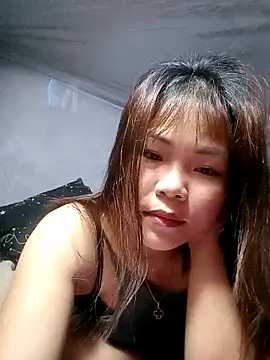 Snapshot of Beeio_diaeo chatting on 02/17/26, 02:19 Beeio diaeo online show from 02/17/26, 02:19