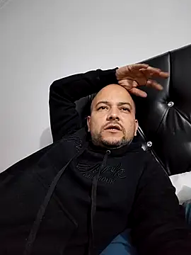 Snapshot of InstintoElite chatting on 02/25/26, 02:21 InstintoElite online show from 02/25/26, 02:21