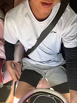 Snapshot of Tony-tran chatting on 02/20/26, 04:09 Tony-tran online show from 02/20/26, 04:09