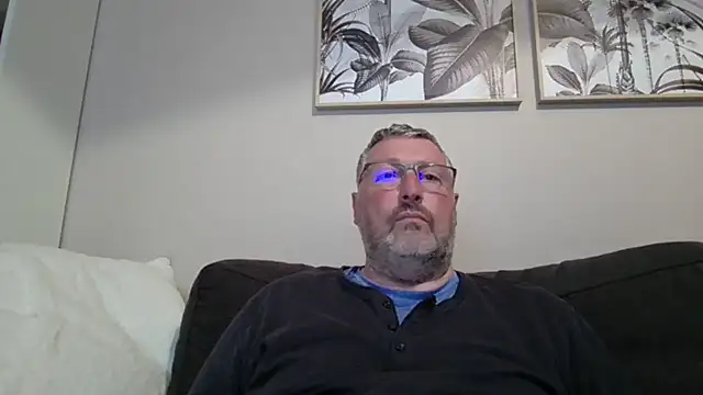 doudou310 online show from 04/28/26, 03:33