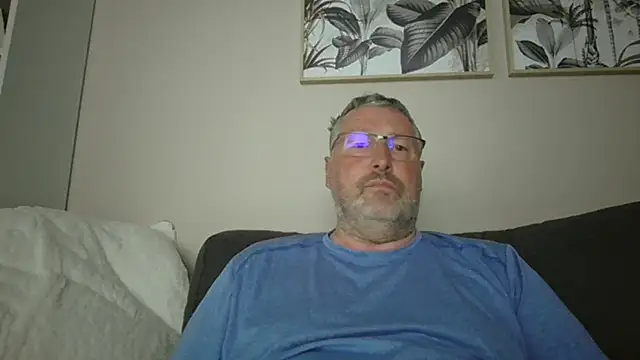 doudou310 online show from 05/02/26, 04:28