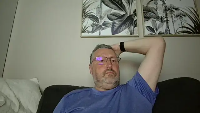 doudou310 online show from 05/05/26, 04:31