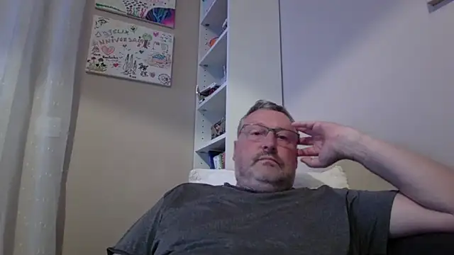 doudou310 online show from 05/06/26, 03:13
