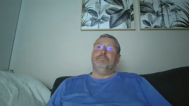 doudou310 online show from 05/09/26, 04:17