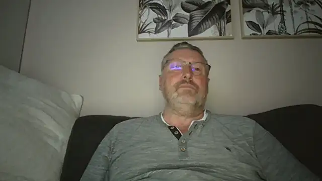 doudou310 online show from 05/12/26, 04:09