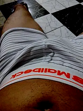 Snapshot of miximilian chatting on 03/26/26, 01:33 miximilian online show from 03/26/26, 01:33