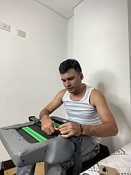 Snapshot of HAMILTONG12 chatting on 02/16/26, 10:17 HAMILTONG12 online show from 02/16/26, 10:17