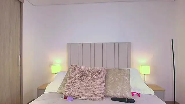 Anna-Lynn online show from 05/08/26, 12:38