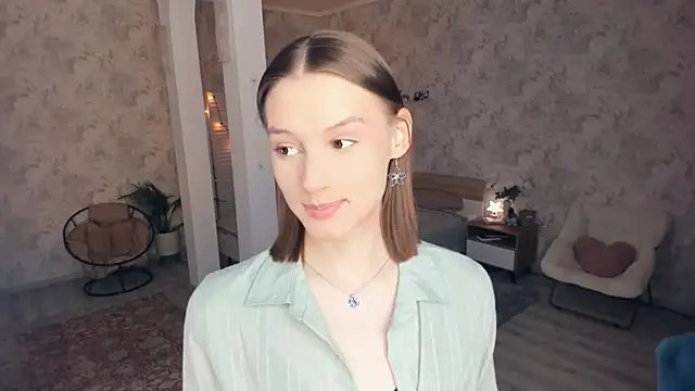 LianneBynon online show from 06/06/26, 08:41