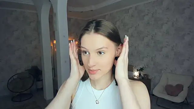 LianneBynon online show from 06/15/26, 08:38