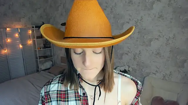 LianneBynon online show from 06/27/26, 08:41