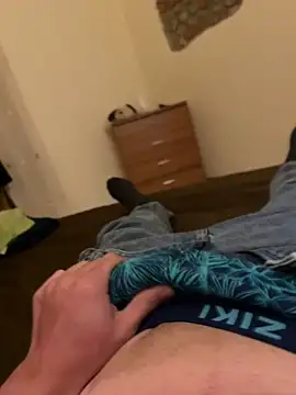 Snapshot of MarkoCum93 chatting on 03/17/26, 08:12 MarkoCum93 online show from 03/17/26, 08:12