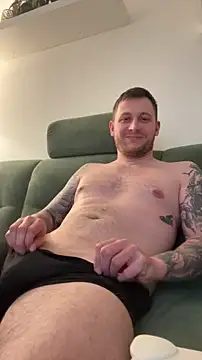 Snapshot of LubasOriginMen chatting on 02/08/26, 03:37 LubasOriginMen online show from 02/08/26, 03:37