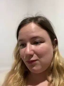 Snapshot of tuzorra99 chatting on 03/17/26, 06:44 tuzorra99 online show from 03/17/26, 06:44