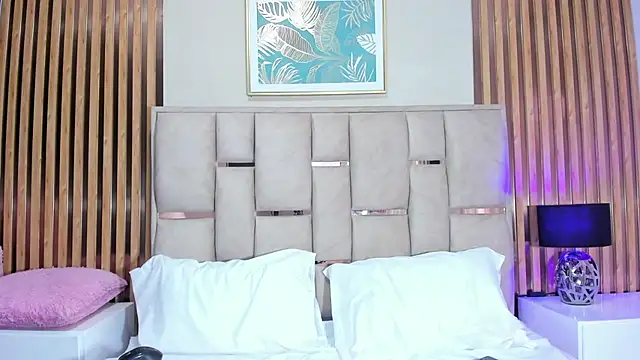 Snapshot of emma_evanss__ chatting on 02/25/26, 12:04 emma evanss online show from 02/25/26, 12:04