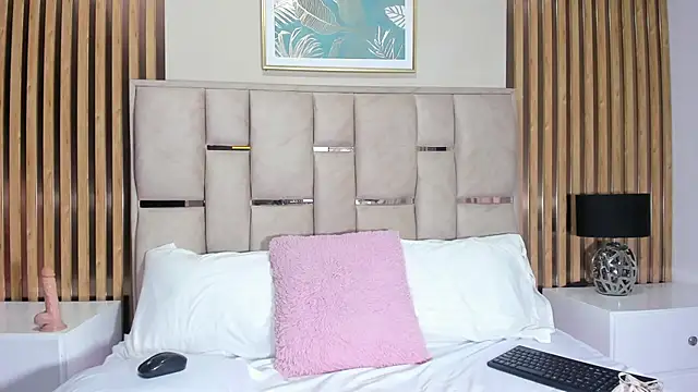 Snapshot of emma_evanss__ chatting on 03/11/26, 11:38 emma evanss online show from 03/11/26, 11:38