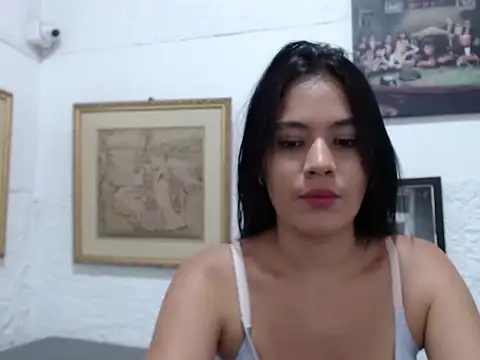 JulianaLopera1 online show from 04/06/26, 01:01