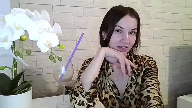 JuliaLovely online show from 06/05/26, 06:35