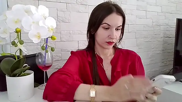 JuliaLovely online show from 06/24/26, 01:43