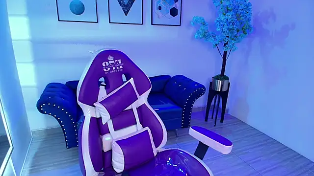 Maddie T18 online show from 05/01/26, 12:21
