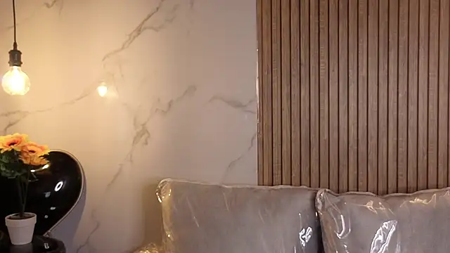 Perla lovely  online show from 06/17/26, 12:18