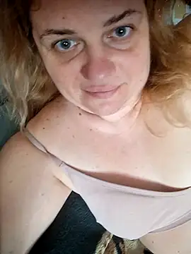 Snapshot of VitniKis chatting on 03/13/26, 12:34 VitniKis online show from 03/13/26, 12:34