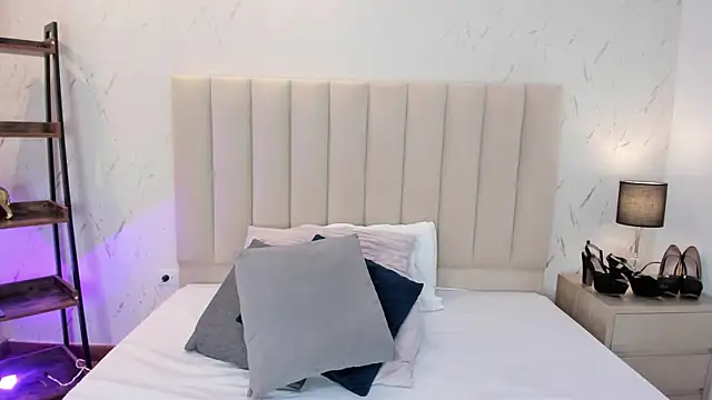 ViolettaRousee  online show from 05/11/26, 09:56