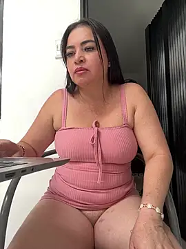 Snapshot of candy69- chatting on 07/11/26, 04:53 candy69- online show from 07/11/26, 04:53