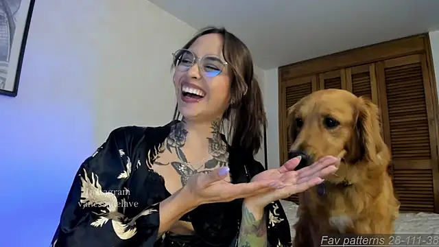 Snapshot of Vanessarte_ chatting on 05/15/26, 10:50 Vanessarte online show from 05/15/26, 10:50
