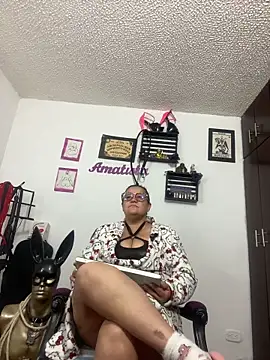Snapshot of KimmyDark1 chatting on 06/15/26, 04:42 KimmyDark1 online show from 06/15/26, 04:42