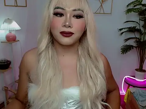 Snapshot of Serenity_Mooree chatting on 03/27/26, 12:27 Serenity Mooree online show from 03/27/26, 12:27