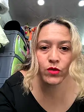 luisaeliza  online show from 04/25/26, 04:15