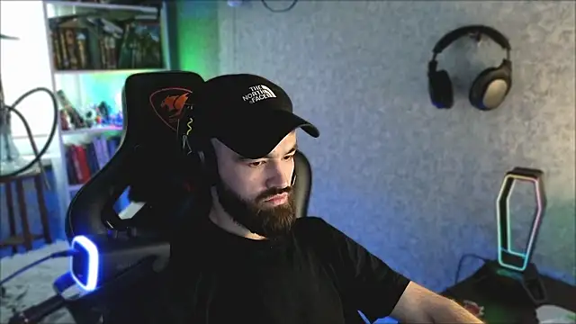 Snapshot of _Mostly_ chatting on 03/06/26, 03:08 Mostly online show from 03/06/26, 03:08