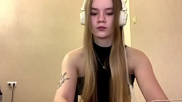 AgnesShy  online show from 03/04/26, 07:36