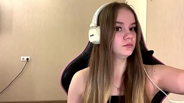 AgnesShy  online show from 03/11/26, 12:44