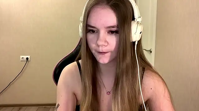 AgnesShy  online show from 03/12/26, 07:47