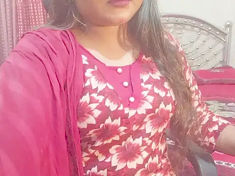Nusrat Faria online show from 06/18/26, 07:40