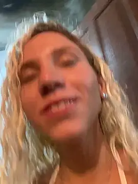 Snapshot of LoiraQuente69 chatting on 02/06/26, 10:13 LoiraQuente69 online show from 02/06/26, 10:13