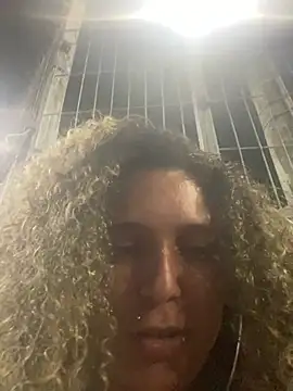 Snapshot of LoiraQuente69 chatting on 02/21/26, 02:12 LoiraQuente69 online show from 02/21/26, 02:12