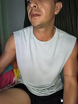 Snapshot of logan-31 chatting on 02/01/26, 04:44 logan-31 online show from 02/01/26, 04:44