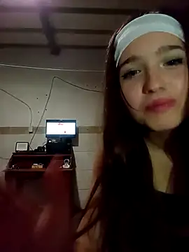 Snapshot of dieciochoyundia chatting on 03/25/26, 03:23 dieciochoyundia online show from 03/25/26, 03:23