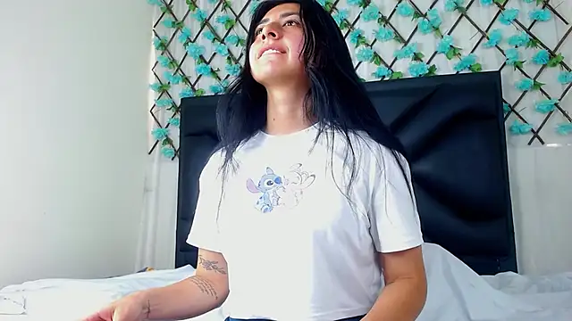 EmmaWilliamss4 online show from 02/11/26, 03:39