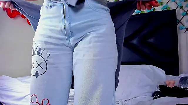 EmmaWilliamss4 online show from 02/23/26, 09:01