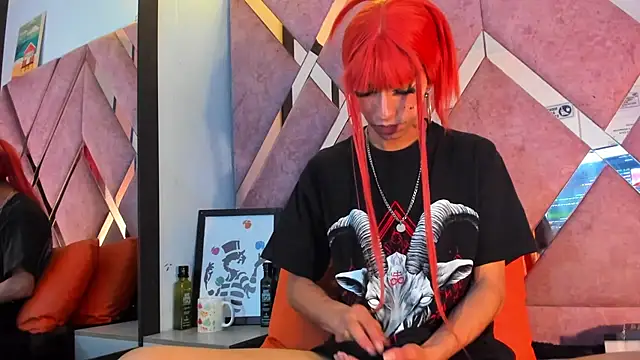MeghanQueen   online show from 05/12/26, 05:37